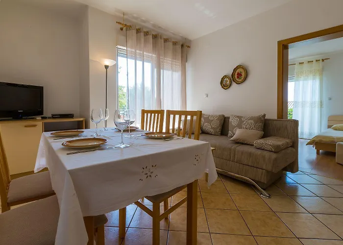 Traumhaftes Nur 100 Meter Zum Mit Sauna, Jacuzzi, Meerblick Dramalj