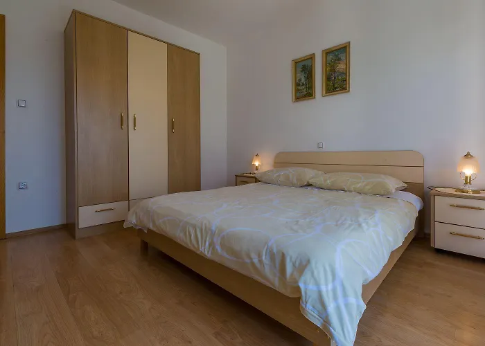 Traumhaftes Nur 100 Meter Zum Mit Sauna, Jacuzzi, Meerblick Dramalj