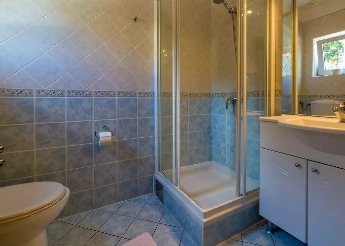 Appartement Traumhaftes Nur 100 Meter Zum Mit Sauna, Jacuzzi, Meerblick Dramalj