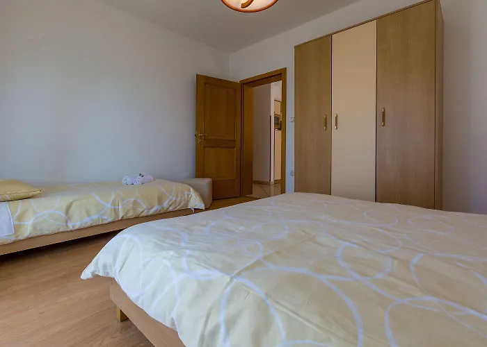 Traumhaftes Nur 100 Meter Zum Mit Sauna, Jacuzzi, Meerblick * Dramalj