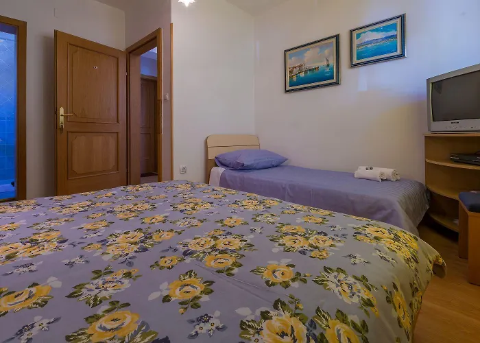 Traumhaftes Nur 100 Meter Zum Mit Sauna, Jacuzzi, Meerblick Dramalj