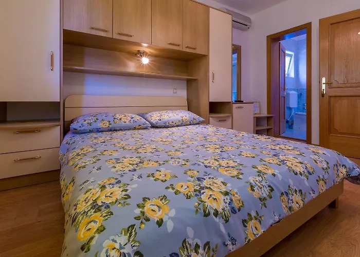 Traumhaftes Nur 100 Meter Zum Mit Sauna, Jacuzzi, Meerblick Appartement Dramalj
