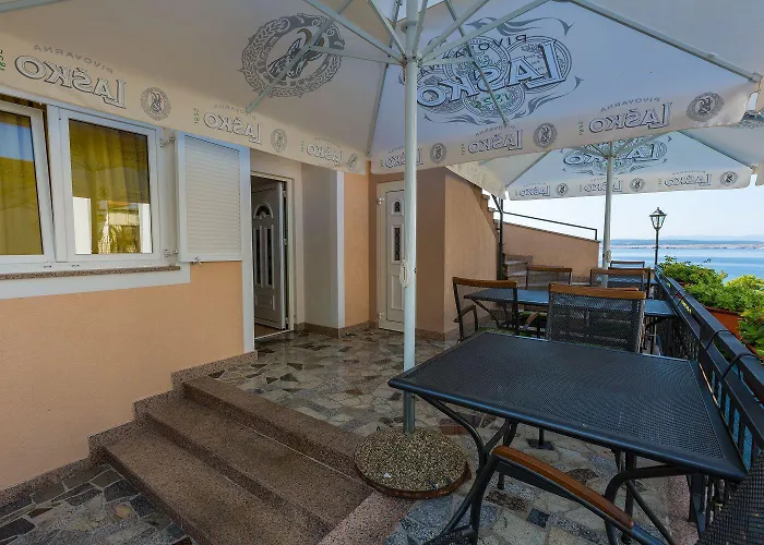 Traumhaftes Nur 100 Meter Zum Mit Sauna, Jacuzzi, Meerblick Dramalj