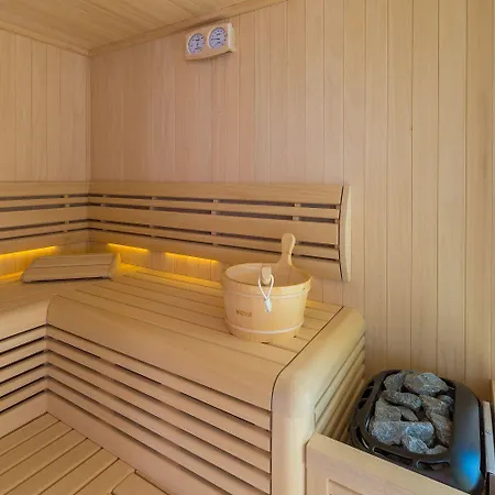 Traumhaftes Nur 100 Meter Zum Mit Sauna, Jacuzzi, Meerblick *