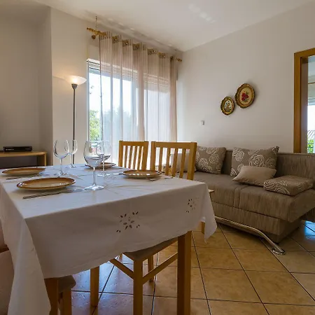 Traumhaftes Nur 100 Meter Zum Mit Sauna, Jacuzzi, Meerblick Dramalj