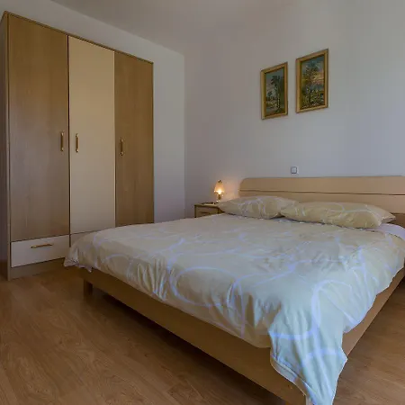 Traumhaftes Nur 100 Meter Zum Mit Sauna, Jacuzzi, Meerblick Dramalj