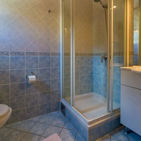Lejlighed Traumhaftes Nur 100 Meter Zum Mit Sauna, Jacuzzi, Meerblick Dramalj