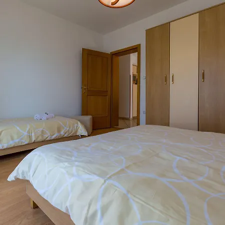 Traumhaftes Nur 100 Meter Zum Mit Sauna, Jacuzzi, Meerblick * Dramalj