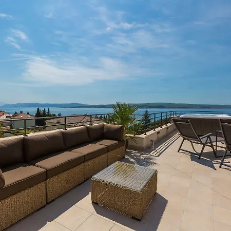 Apartment Traumhaftes Nur 100 Meter Zum Mit Sauna, Jacuzzi, Meerblick Dramalj