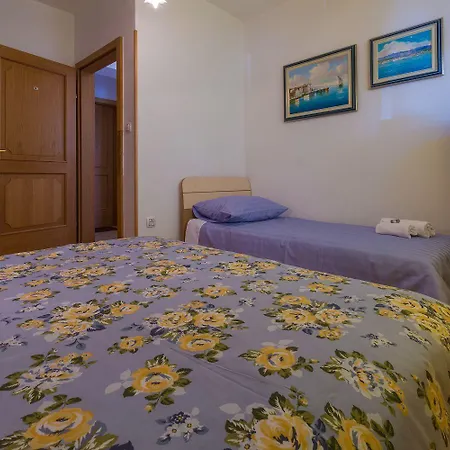 Traumhaftes Nur 100 Meter Zum Mit Sauna, Jacuzzi, Meerblick Dramalj