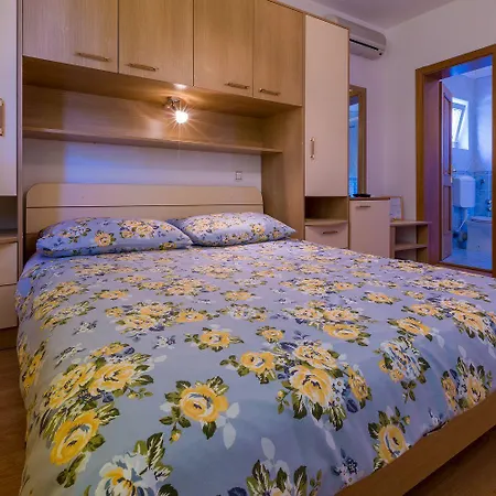 Traumhaftes Nur 100 Meter Zum Mit Sauna, Jacuzzi, Meerblick Apartment Dramalj
